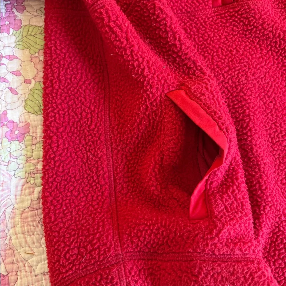Vineyard Vines Red Teddy Fleece Pullover size S - Picture 9 of 9